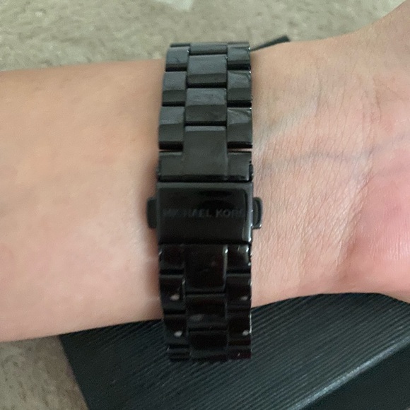 Micheal Kors Watch✨ - Picture 4 of 8